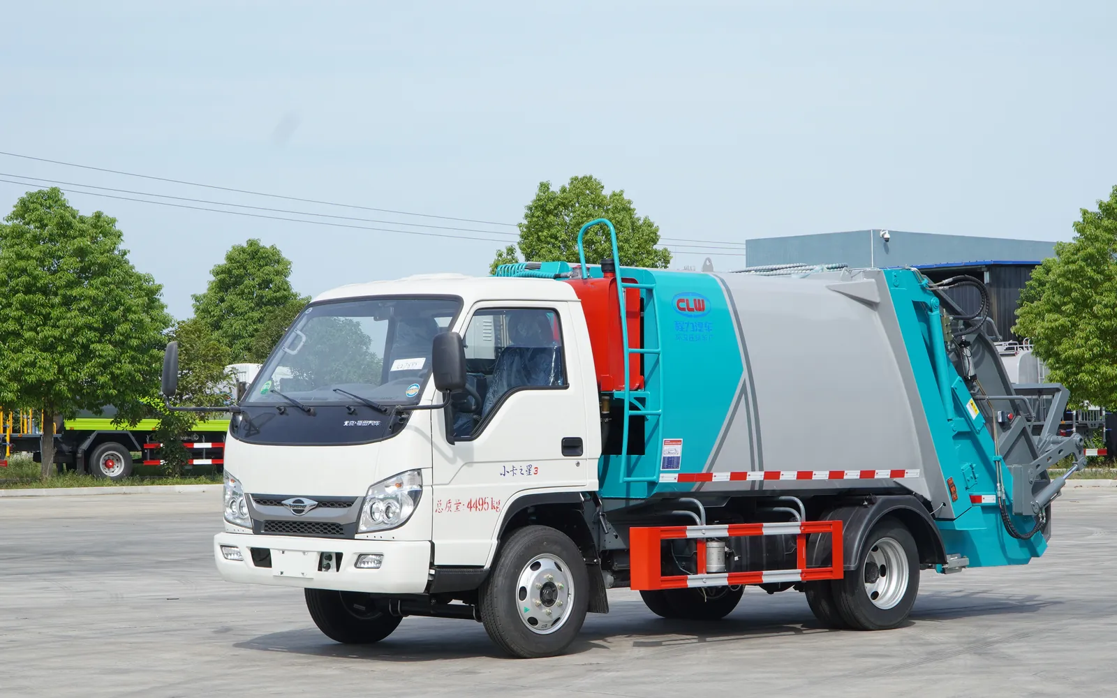 5m³ Foton garbage compactor truck, cab and opposite front-side view