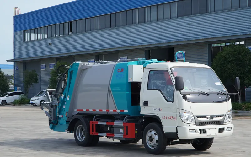 5m³ Foton garbage compactor truck, front-side view
